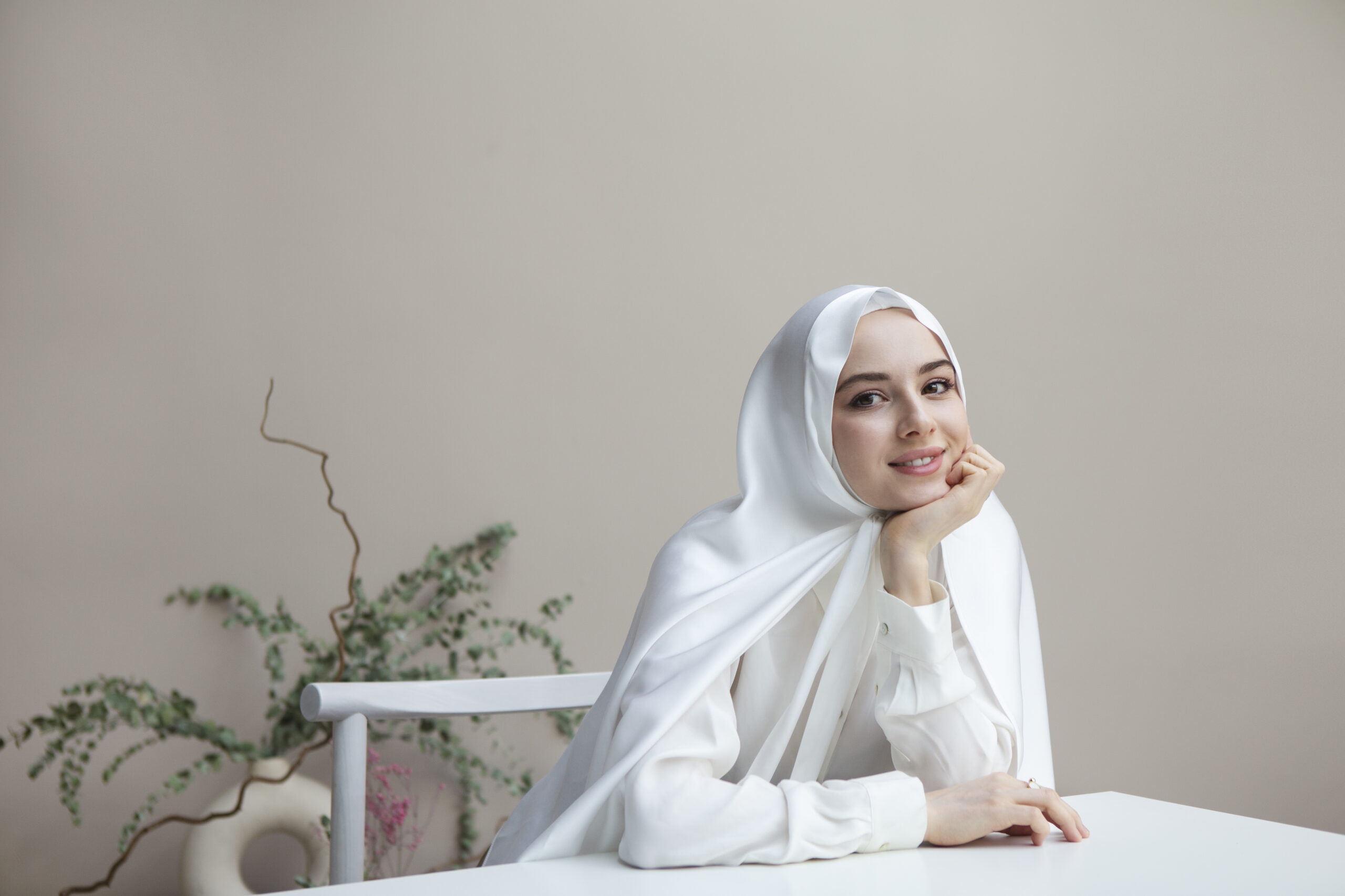beautiful-woman-wearing-hijab (1)